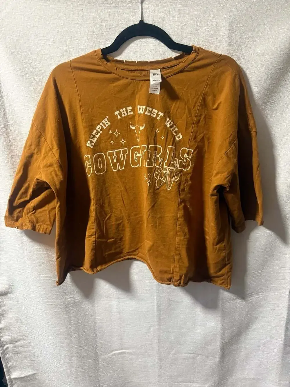 Daisy Rae Keepin' The West Wild Cowgirls Cropped Distressed Graphic Tee - Picture 1 of 4